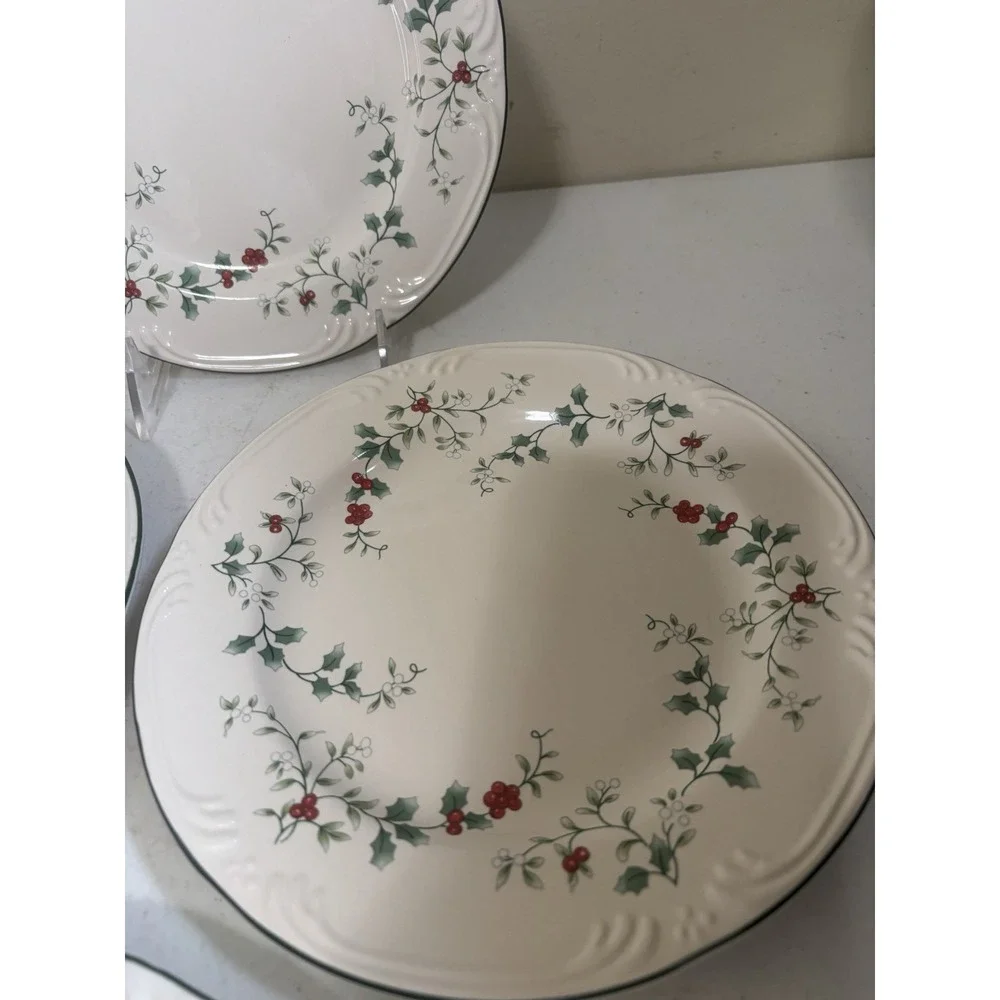Pfaltzgraff Winterberry Salad Dessert Plates 8